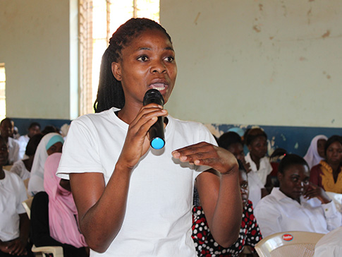 Learner Guide Maria speaks at the event