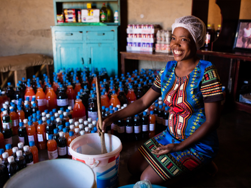 Lindiwe preparing juices and soft drinks
